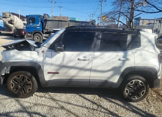 Photo 2 of 7: 2018 Jeep Renegade, VIN 1C4BU0000JPH61133 — Korean insurance auction