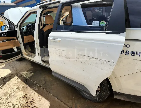 Photo 2 of 8: 2021 Kia Carnival, VIN KNANB81BBMS087662 — Korean insurance auction