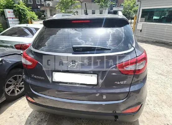Photo 2 of 13: 2015 Hyundai Tucson, VIN KMHJT81VBFU037828 — Korean insurance auction