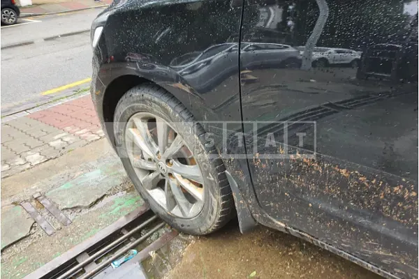 Photo 2 of 17: 2020 Kia Carnival Limousine, VIN KNAMB81ABLS614820 — Korean insurance auction