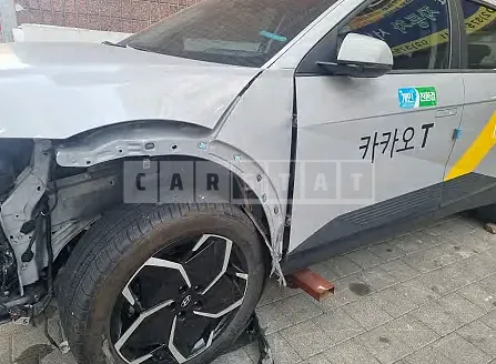 Photo 2 of 15: 2022 Hyundai Modern Ionic 5, VIN KMHKL81AFNU104167 — Korean insurance auction