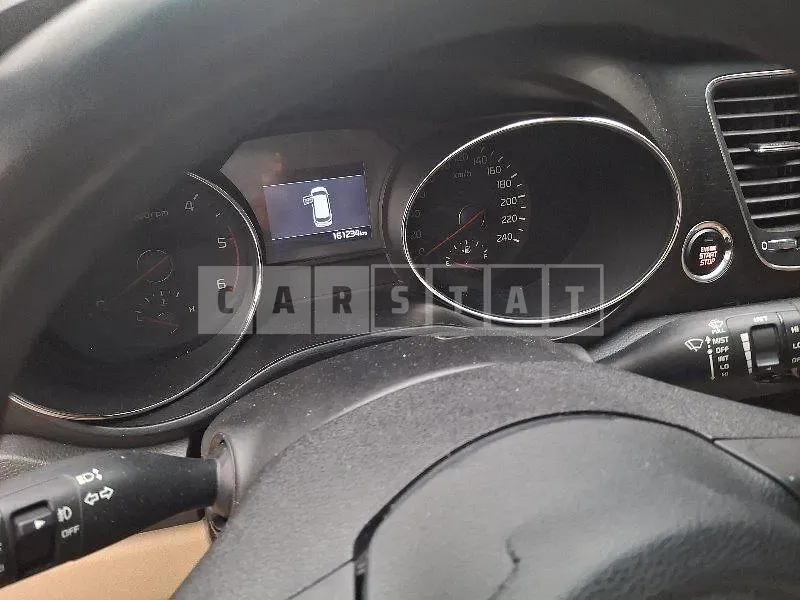 Photo 2 of 16: 2019 Kia Carnivals — Korean insurance auction
