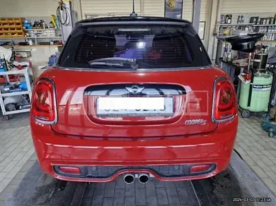 2018 BMW MINI Cooper S five-door