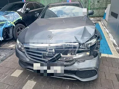 Photo 1 of 18: 2019 Mercedes-Benz E 300 4Matic, VIN WDDZF4KB6LA729927 — Korean insurance auction