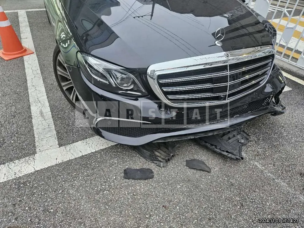 Photo 2 of 24: 2018 Mercedes-Benz E400 4Matic — Korean insurance auction