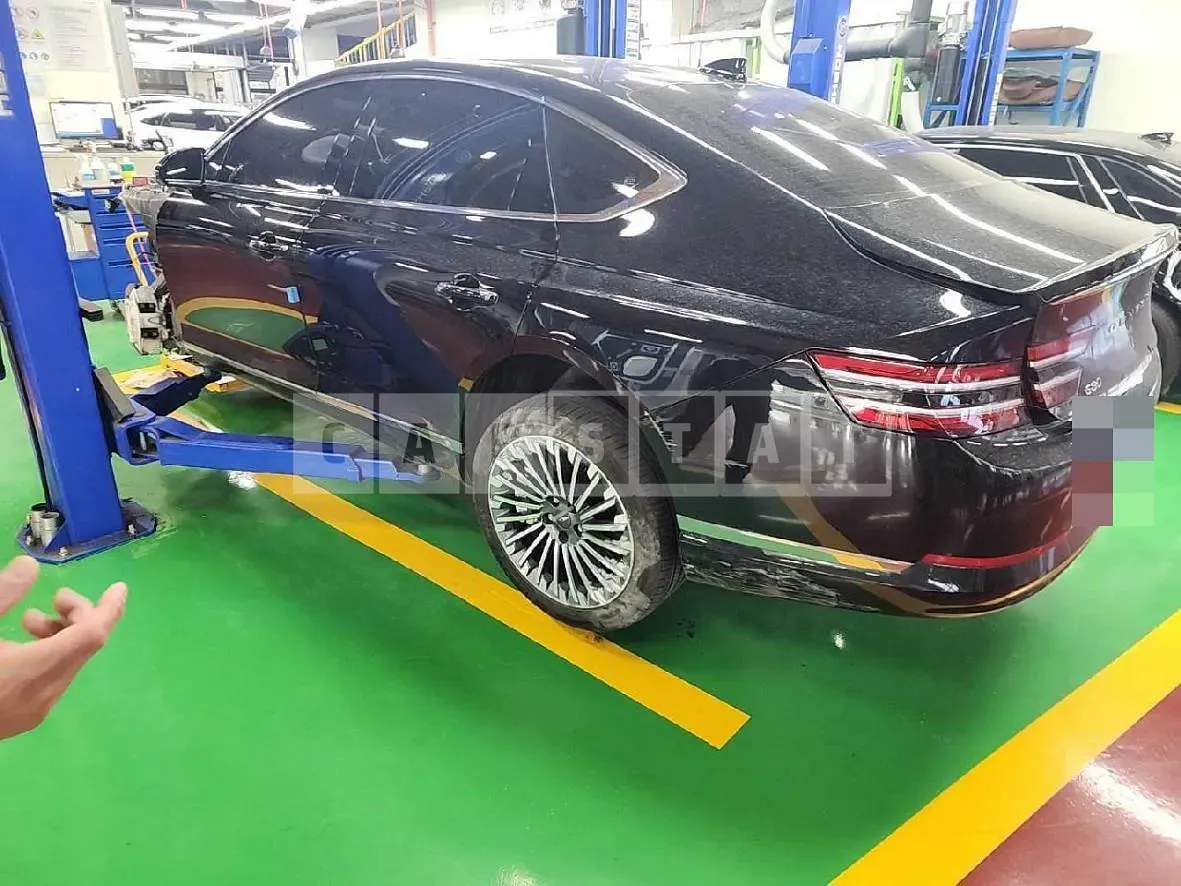 Photo 2 of 22: 2023 Genesis G80 EV — Korean insurance auction