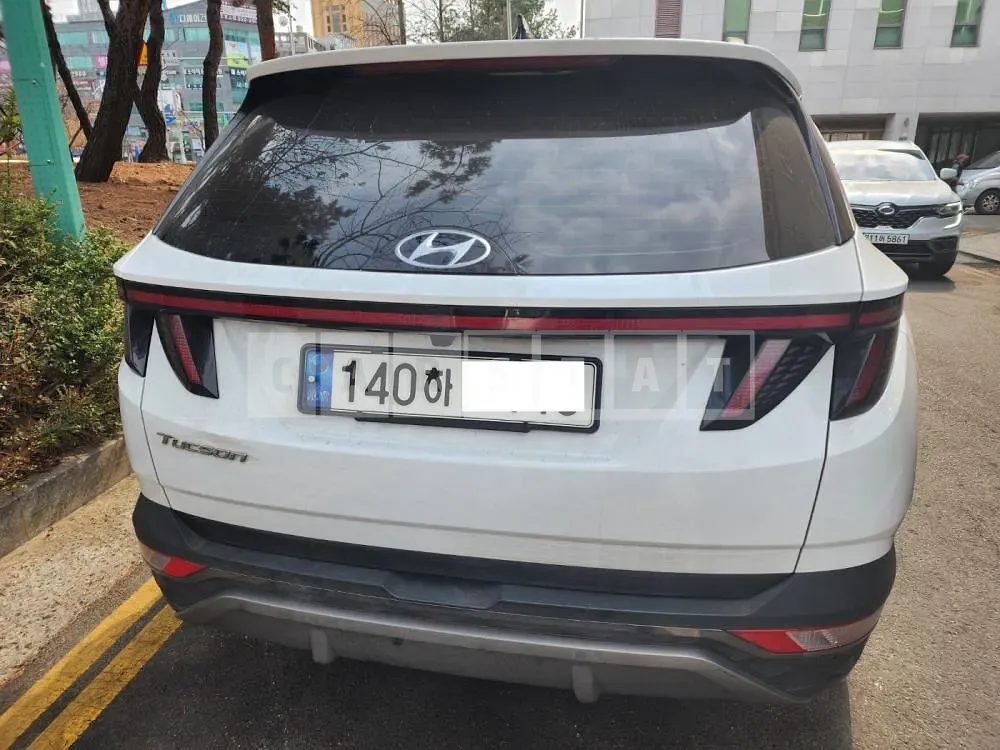 Photo 2 of 12: 2021 Hyundai Tucson, VIN KMHJE81CBMU010887 — Korean insurance auction