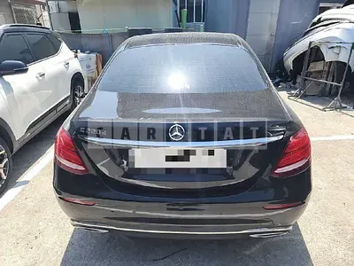 Photo 1 of 31: 2019 Mercedes-Benz E220d — Korean insurance auction