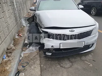 Photo 1 of 2: 2016 Kia K5 2.0, VIN KNAGX411BGA061836 — Korean insurance auction