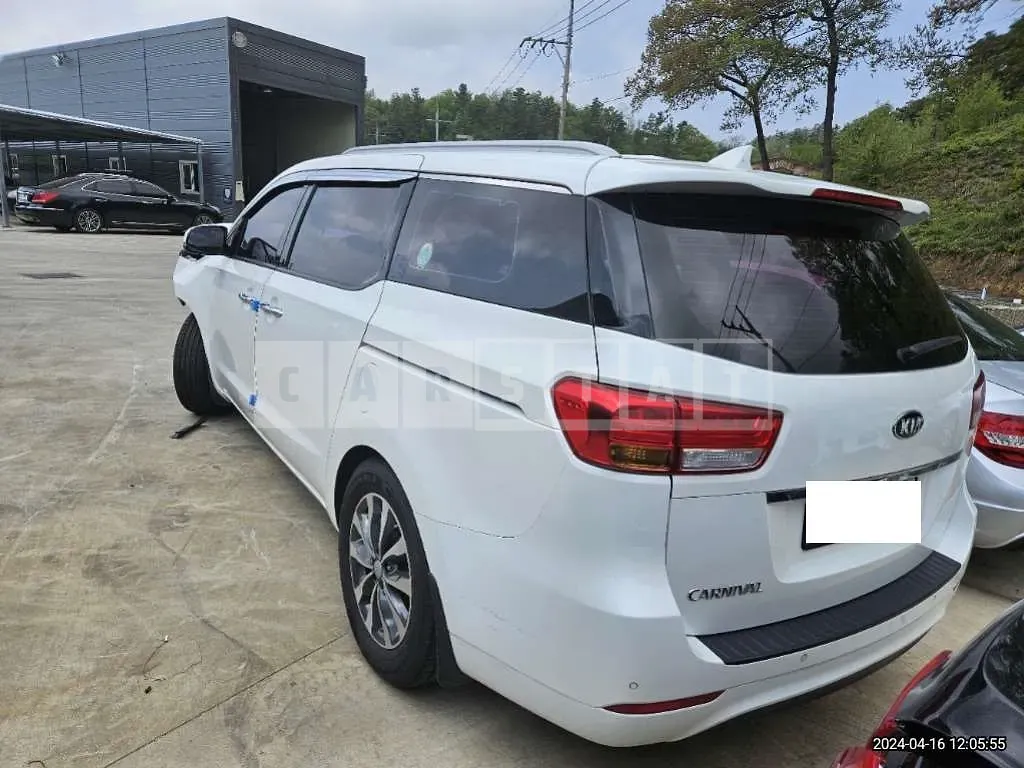 Photo 2 of 15: 2018 Kia Carnival — Korean insurance auction