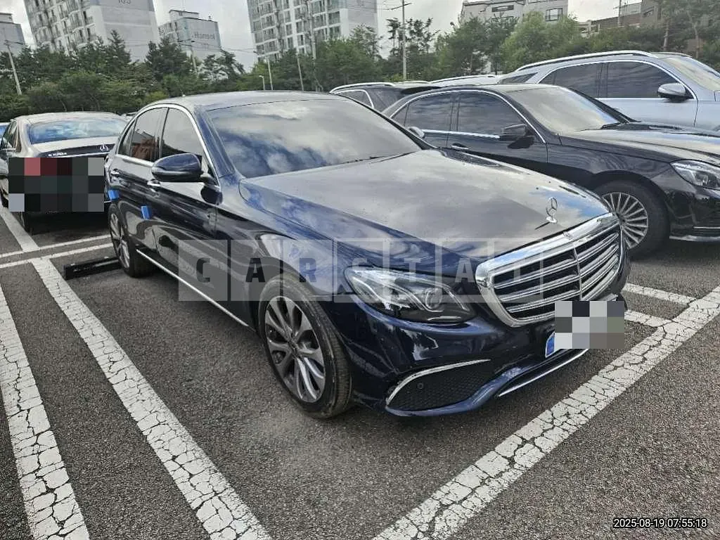 Photo 2 of 19: 2019 Mercedes-Benz E220 d 4Matic — Korean insurance auction
