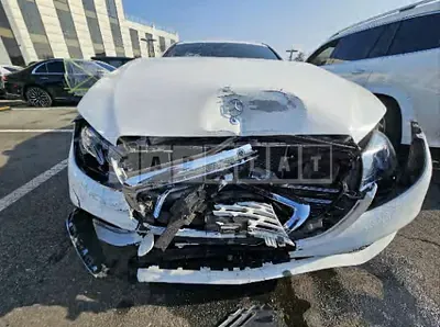 Photo 1 of 21: 2020 Mercedes-Benz E220d 4Matic — Korean insurance auction