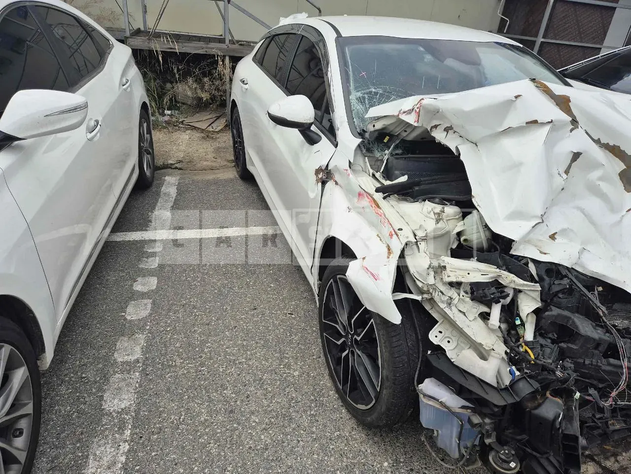 Photo 2 of 13: 2020 Kia K5, VIN KNAG2412BLA006502 — Korean insurance auction