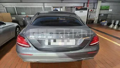 Photo 1 of 15: 2018 Mercedes-Benz E300 — Korean insurance auction