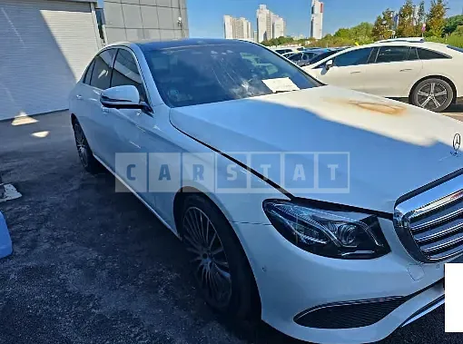 Photo 2 of 26: 2017 Mercedes-Benz E400 4Matic — Korean insurance auction