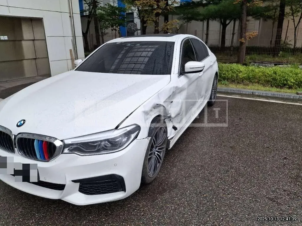 Photo 2 of 23: 2019 BMW 530i M Sport Package — Korean insurance auction