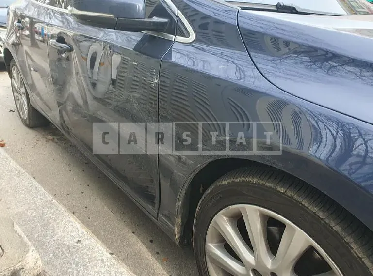 Photo 2 of 6: 2015 Volvo V40D2, VIN YV1MV845BF2227192 — Korean insurance auction