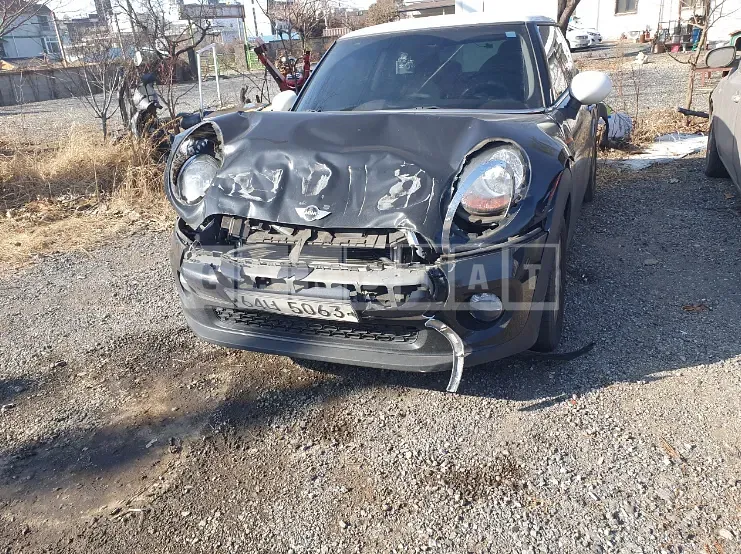Photo 2 of 5: 2015 MINI Cooper D, VIN WMWXN3106FT955681 — Korean insurance auction