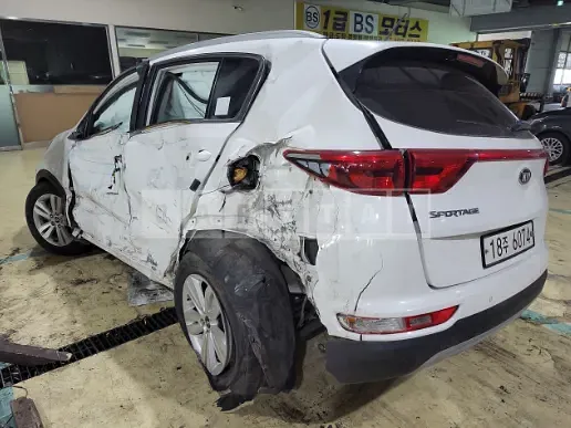 Photo 2 of 6: 2018 Kia Sportage, VIN KNAPM813BJK421710 — Korean insurance auction