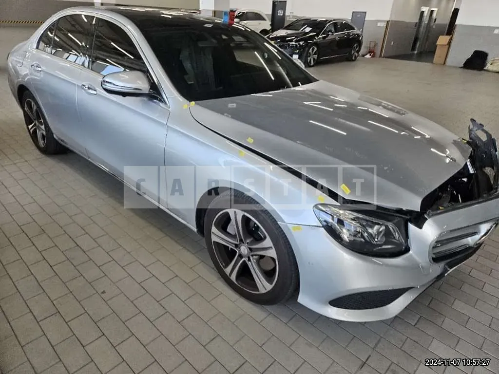 Photo 2 of 19: 2017 Mercedes-Benz E 300 4Matic — Korean insurance auction