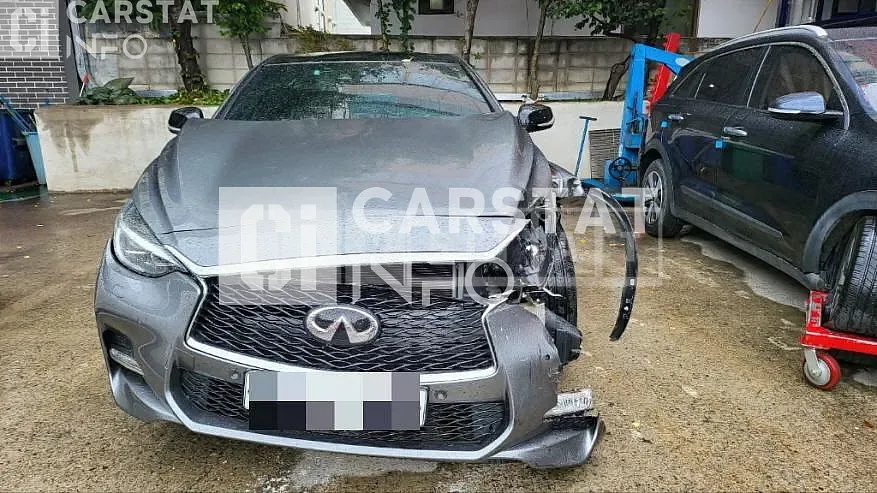 Photo 2 of 8: 2017 Infiniti Q30, VIN SJKCH53E7HA057504 — Korean insurance auction
