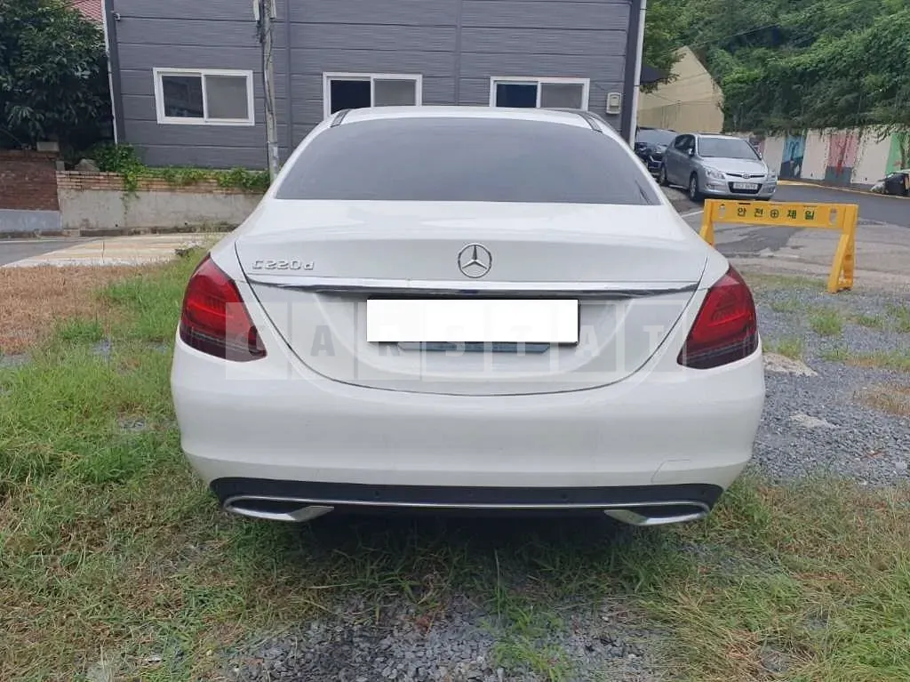 Photo 2 of 11: 2019 Mercedes-Benz C 220d — Korean insurance auction