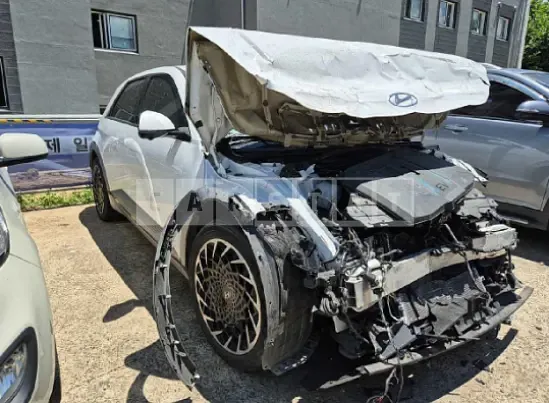 Photo 2 of 21: 2022 Hyundai IONIQ 5 — Korean insurance auction