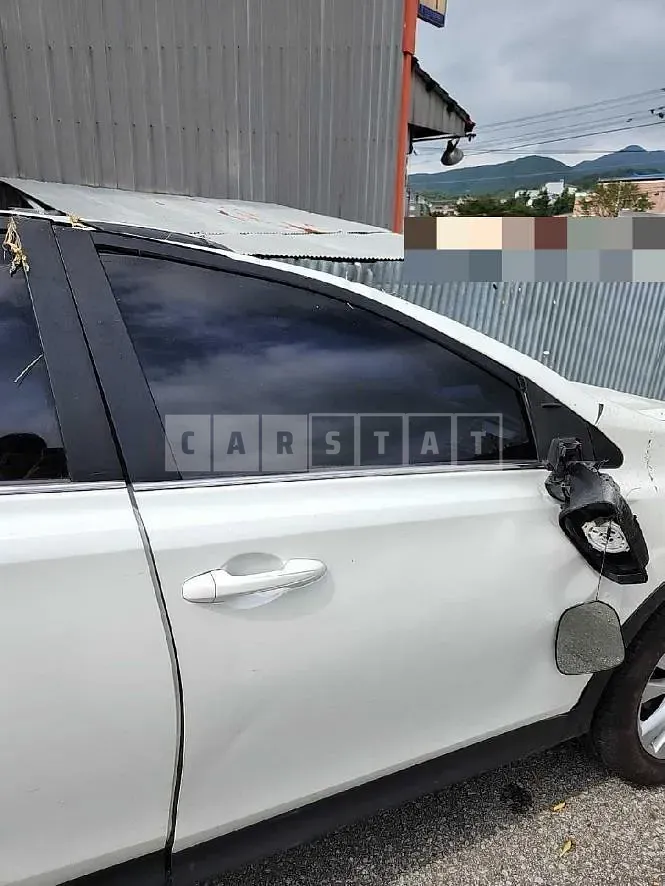 Photo 2 of 19: 2015 Toyota RAV4 4WD — Korean insurance auction