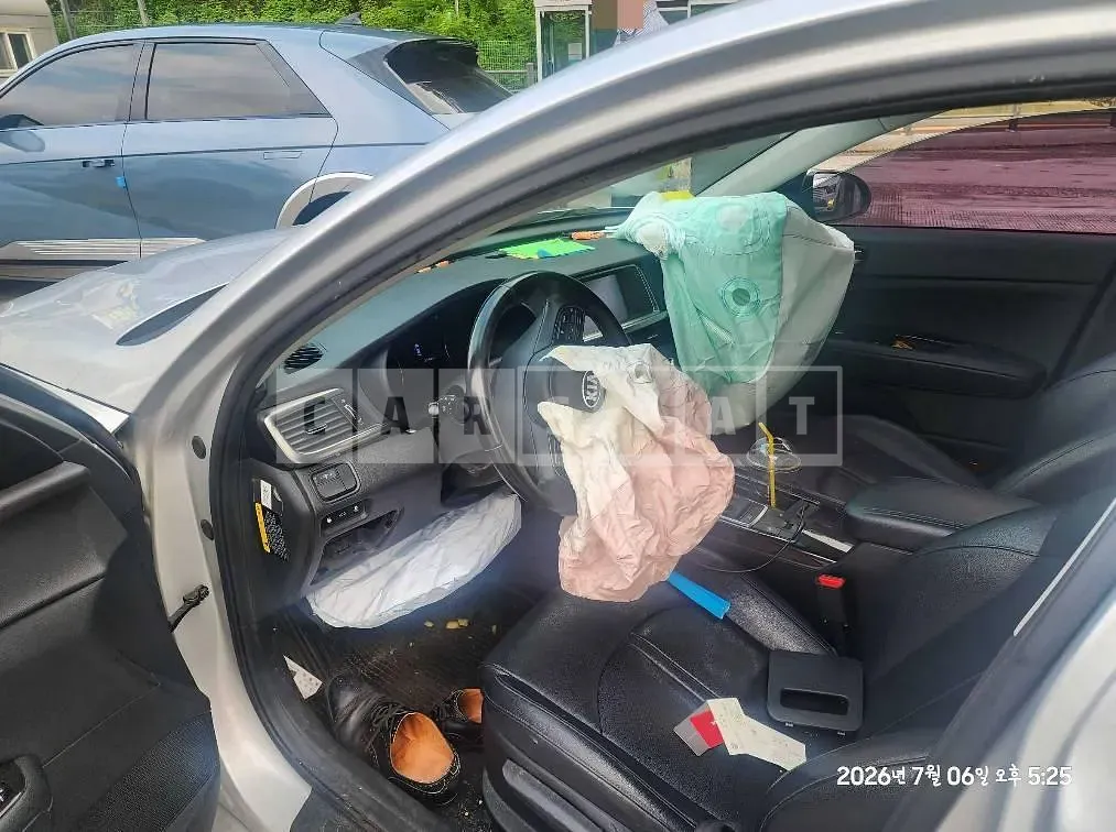 Photo 2 of 7: 2015 Kia K5 1.7 — Korean insurance auction