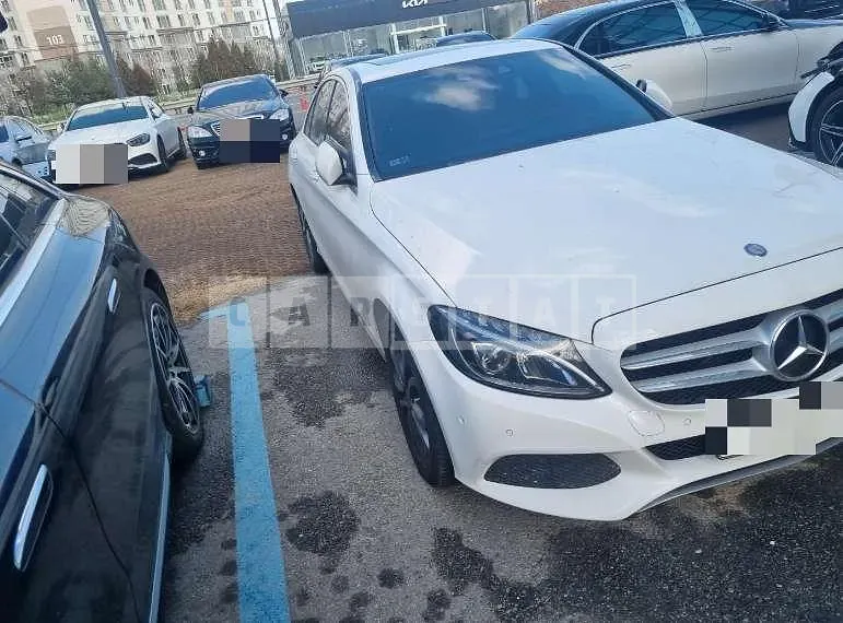 Photo 2 of 13: 2016 Mercedes-Benz C200 — Korean insurance auction