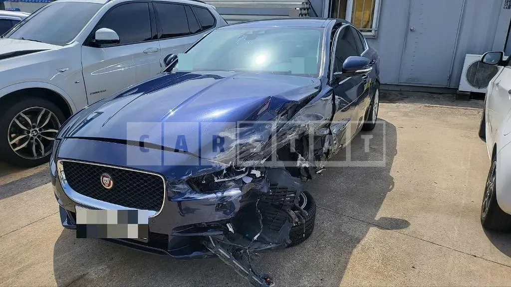 Photo 2 of 8: 2015 Jaguar XE 2.0d, VIN SAJAB4BN1GA924323 — Korean insurance auction