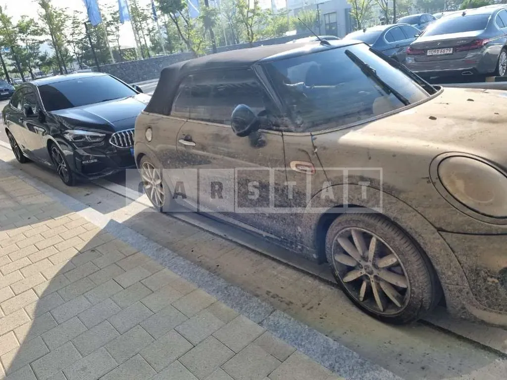 Photo 2 of 11: 2017 MINI Cooper S Convertible, VIN WMWWG9101H3A89211 — Korean insurance auction