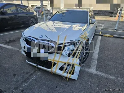 Photo 1 of 10: 2022 BMW 320e — Korean insurance auction