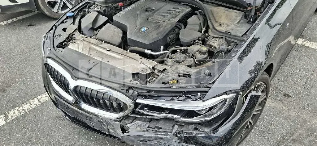 Photo 2 of 31: 2021 BMW 320i — Korean insurance auction
