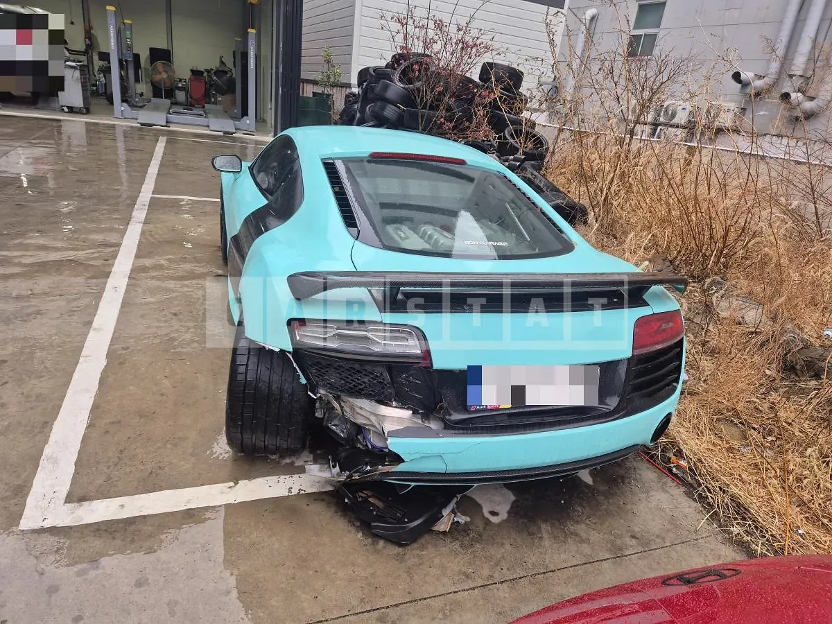 Photo 2 of 7: 2015 Audi R8 5.2 Fsi quattro — Korean insurance auction