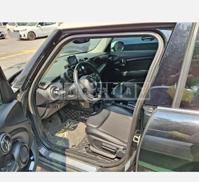 Photo 2 of 62: 2015 MINI Cooper D Five-Door — Korean insurance auction