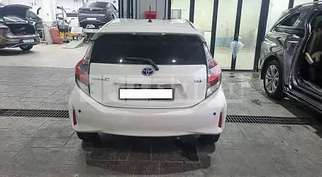 Photo 2 of 15: 2018 Toyota Prius C — Korean insurance auction
