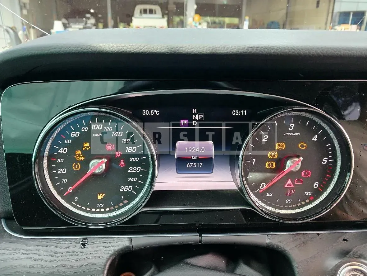Photo 2 of 19: 2017 Mercedes-Benz E220 d — Korean insurance auction