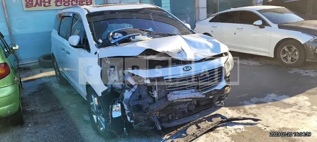 Photo 2 of 18: 2015 Kia Carnival, VIN KNAMC81ABFS054314 — Korean insurance auction