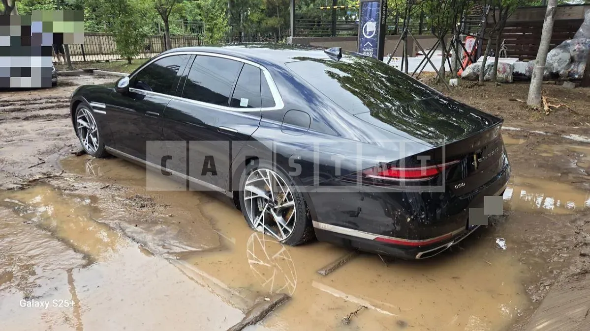 Photo 2 of 18: 2022 Genesis G90 AWD — Korean insurance auction