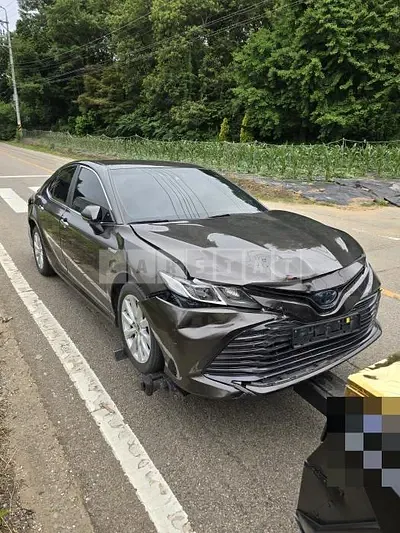 Photo 1 of 10: 2021 Toyota Camry Hybrid LE — Korean insurance auction