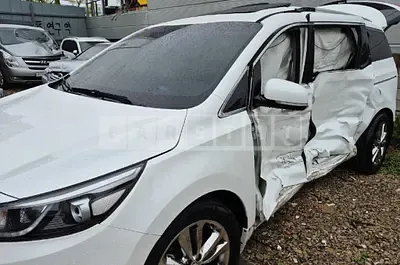 Photo 1 of 32: 2017 Kia Carnival — Korean insurance auction