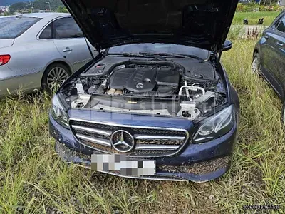 Photo 1 of 12: 2017 Mercedes-Benz E220 d — Korean insurance auction