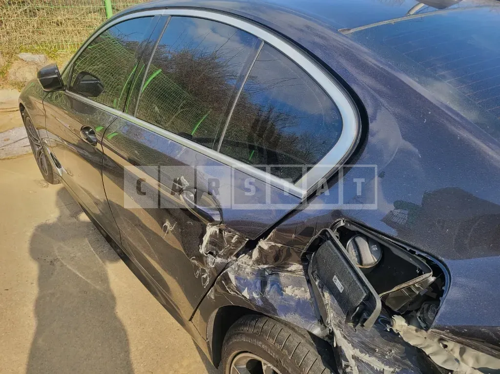 Photo 2 of 9: 2022 BMW 520i, VIN WBA11BH05NWX83965 — Korean insurance auction