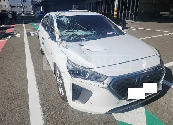 Photo 2 of 8: 2019 Hyundai Modern Ionic, VIN KMHC951DGKU136059 — Korean insurance auction
