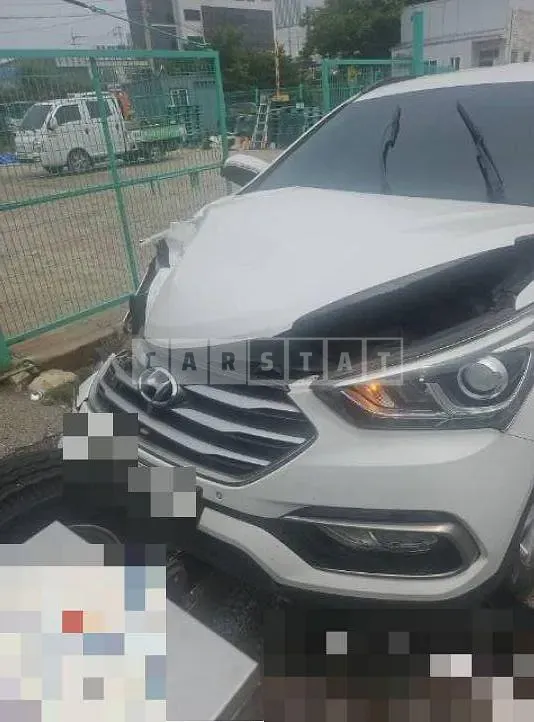 Photo 2 of 4: 2015 Hyundai Santa Fe DM — Korean insurance auction