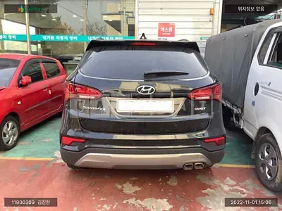Photo 1 of 8: 2017 Hyundai Santa Fe, VIN KMHSW81UBHU764088 — Korean insurance auction