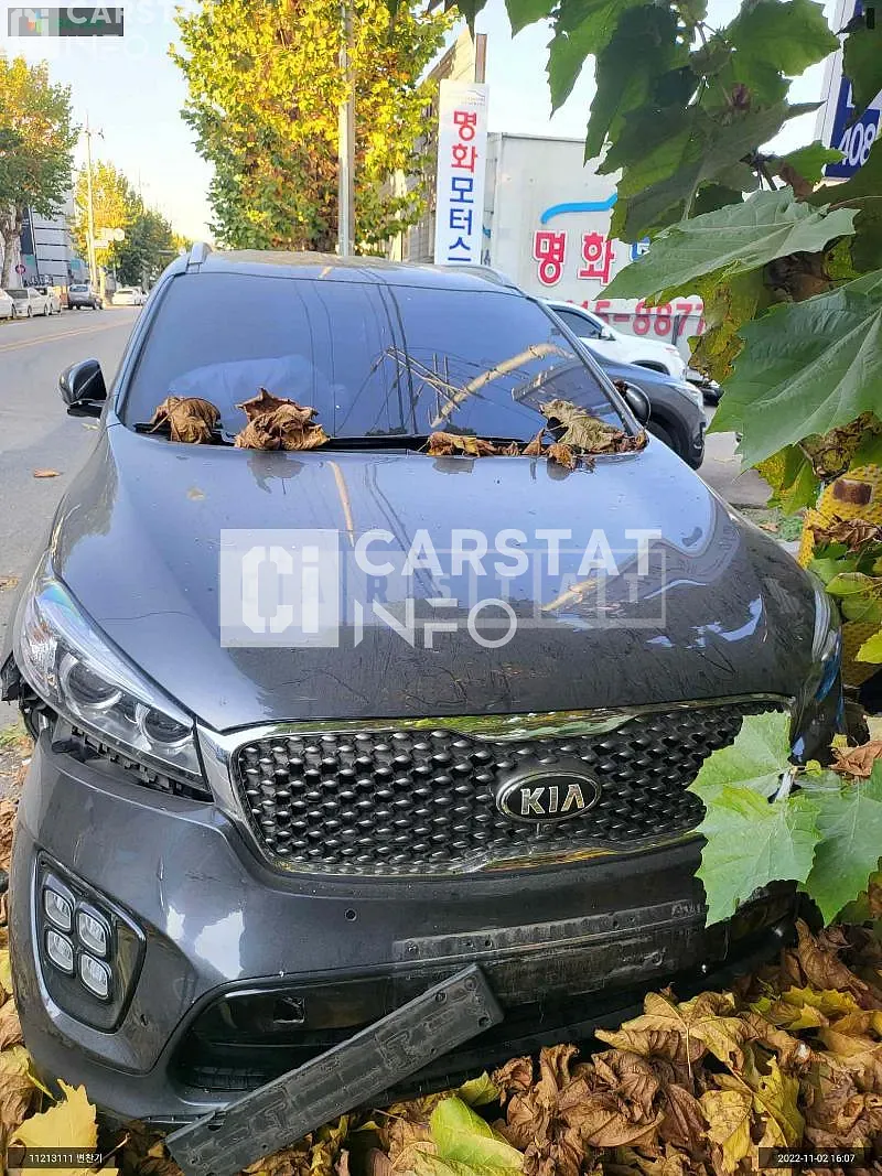 Photo 2 of 7: 2017 Kia Sorento, VIN KNAPH81ADHA348085 — Korean insurance auction