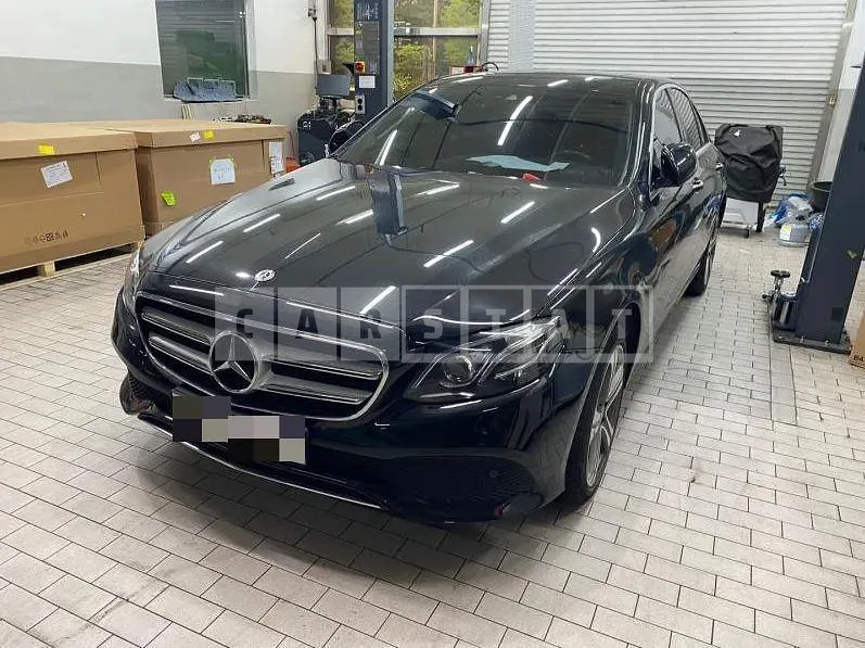 Photo 2 of 12: 2019 Mercedes-Benz E220d — Korean insurance auction