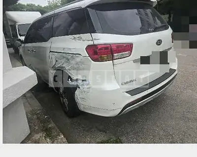 Photo 1 of 8: 2016 Kia Carnivals — Korean insurance auction